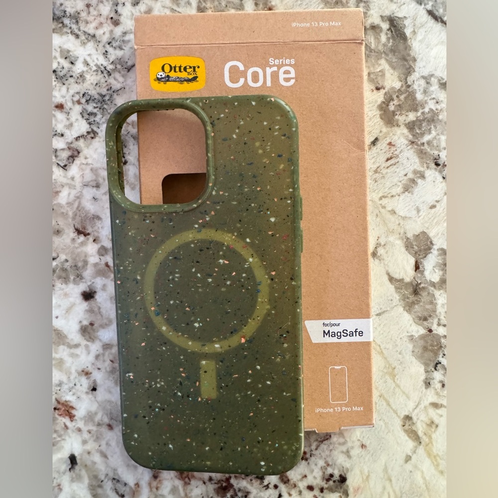 Core Series iPhone 13 Pro Max Case for MagSafe